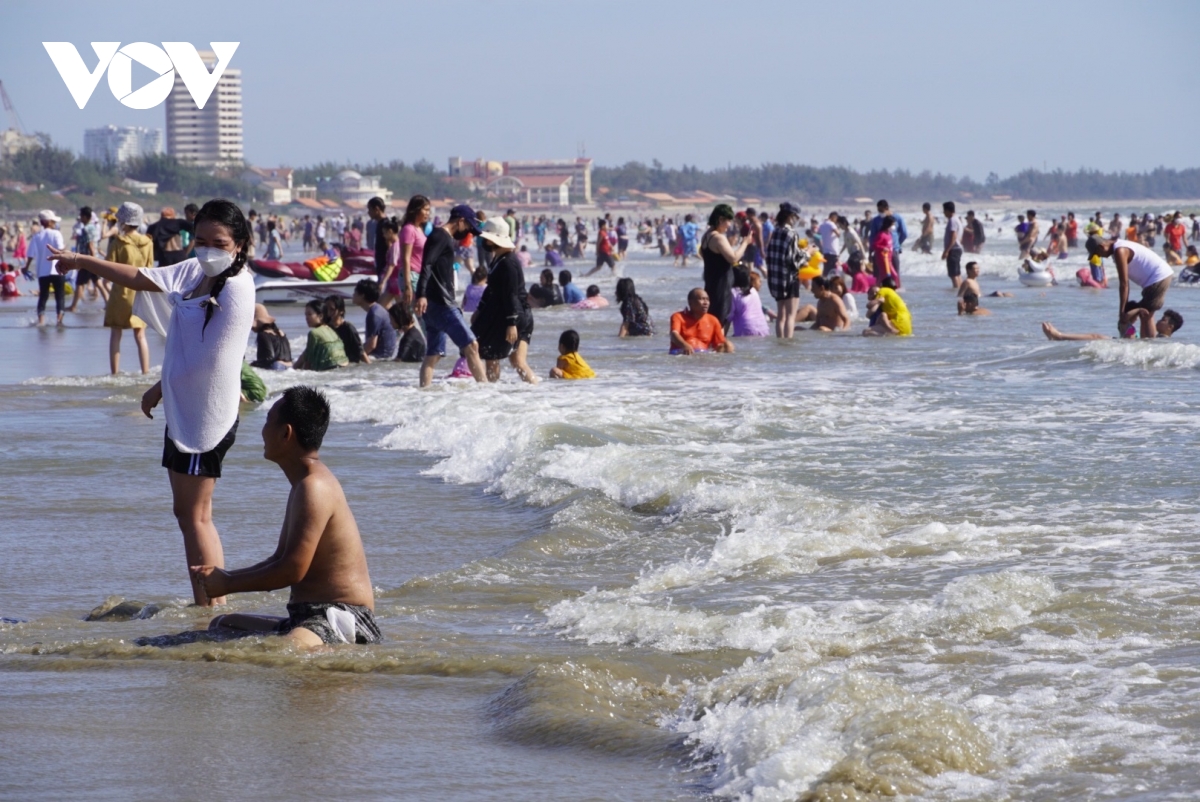 Khách đến TP.Vũng Tàu ngày càng đông, khách sạn, nhà nghỉ đã kín phòng